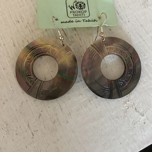 Tahitian Shell Earrings - Picture 2 of 4